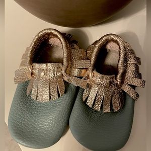 NWOT minimoc booties size 4